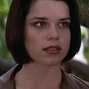 Sidney Prescott en Scream 2 (2ª versión) y Scream 4 (3ª versión).