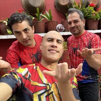 Alberto Bernal, Javier Olguín y Víctor Ugarte caracterizados de sus respectivas interpretaciones de Peter Parker.