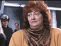 Mujer gorda en aduana en El vengador del futuro.