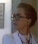 Dra. Brooks (Stephanie Griffin) en La historia de Karen Carpenter.