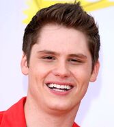 Voz oficial de Matt Shively.