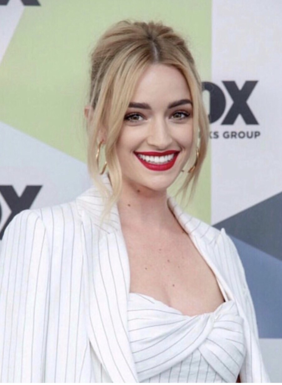 Brianne Howey Doblaje Wiki Fandom