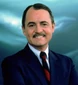 Jonathan Higgins (John Hillerman) (3ª voz) en Magnum.