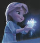 Elsa (Niña) en Frozen: Una aventura congelada.