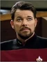 Comandante William T. Riker (Jonathan Frakes) en Viaje a las estrellas: La nueva generación (temps. 1-2).