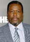 Voz recurrente de Wendell Pierce.