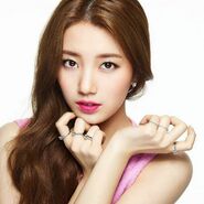 Ha doblado a Suzy en 2 dramas coreanos.