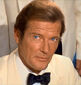 El mismo personaje (Roger Moore) en Octopussy.