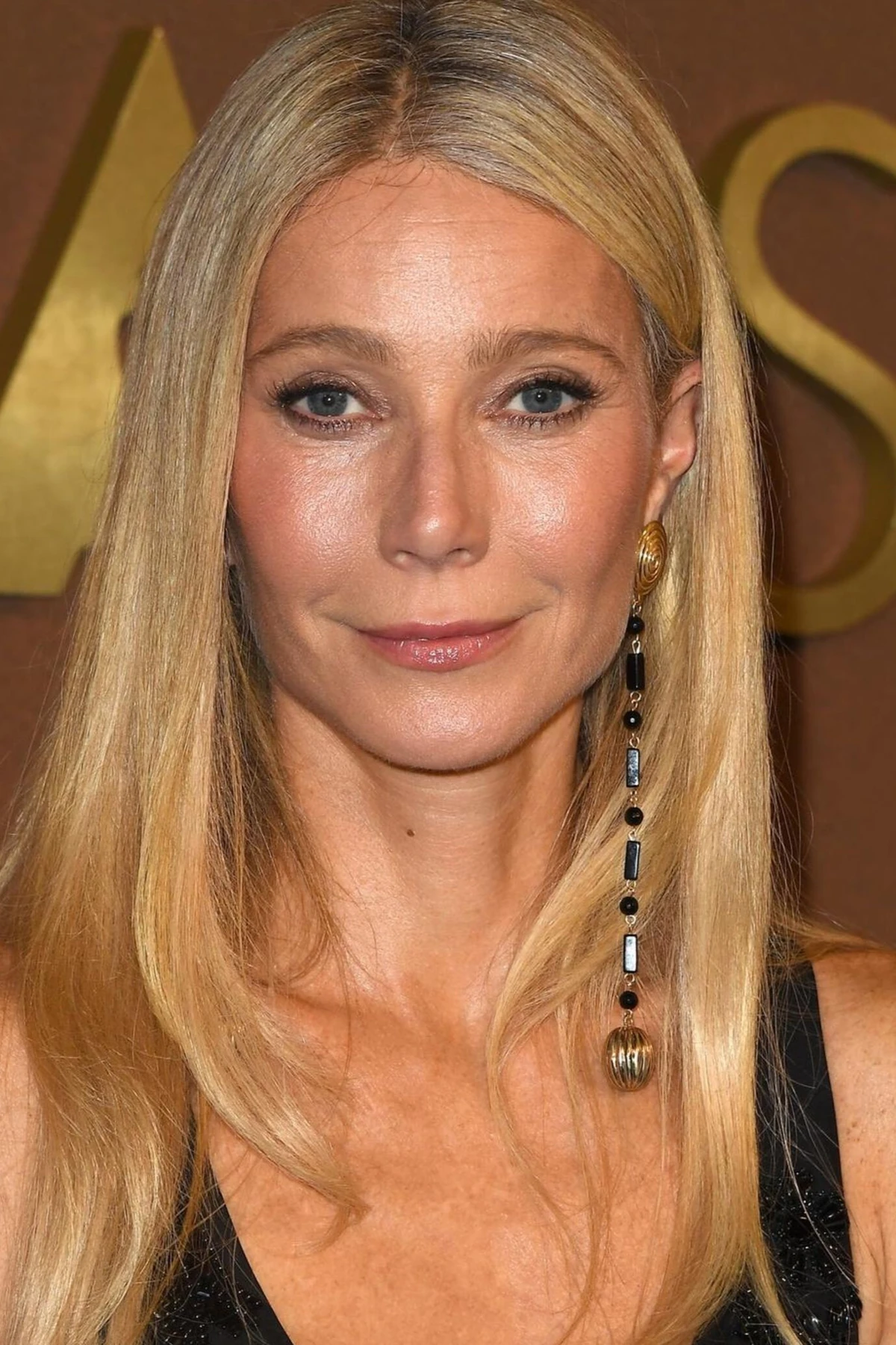 Soy la única que piensa que Maya se parece a una Gwyneth Paltrow morocha? :  r/SellingSunset, image size:1200x1800