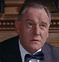 M (Bernard Lee) en 007: Contra Goldfinger.