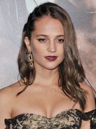 Voz recurrente de Alicia Vikander.