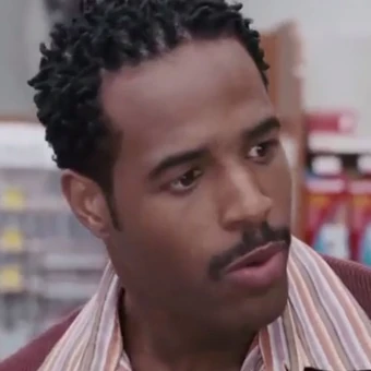 Chiquito Pero Peligroso Doblaje Wiki Fandom Little man, mejor conocida como chiquito pero peligroso en hispanoamérica o pequeño pero matón en españa, es un comedia estadounidense dirigida por keenen ivory wayans en 2006. chiquito pero peligroso doblaje wiki