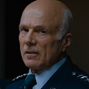 Coronel Saul Tigh (Michael Hogan) en Sonic: La película.