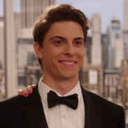 Douglas "Doug" (Derek Klena) en Unbreakable Kimmy Schmidt (temp. 2)