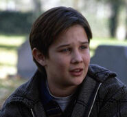 Benjamin Cappadora / Sam Karras (12 años) (Ryan Merriman) en El lado profundo del mar.