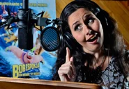 Melanie Henríquez como Karen.