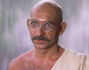 Mohandas Gandhi en el doblaje original de Gandhi.