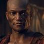 Oenomaus en las series de Espartaco (versiones de FOX).