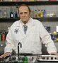 Arthur Jeffries / Profesor Proton (Bob Newhart) en La teoría del Big Bang y El joven Sheldon.