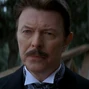 Nikola Tesla (David Bowie) en El gran truco (Version Buena Vista).