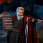 Moisés en el redoblaje de Los diez mandamientos.