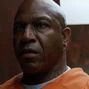 Prisionero (Tommy "Tiny" Lister) en Batman: El caballero de la noche.
