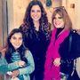 Patricia junto a su hija Katherine Clavelo e Isabel Sesma en The Kitchen.