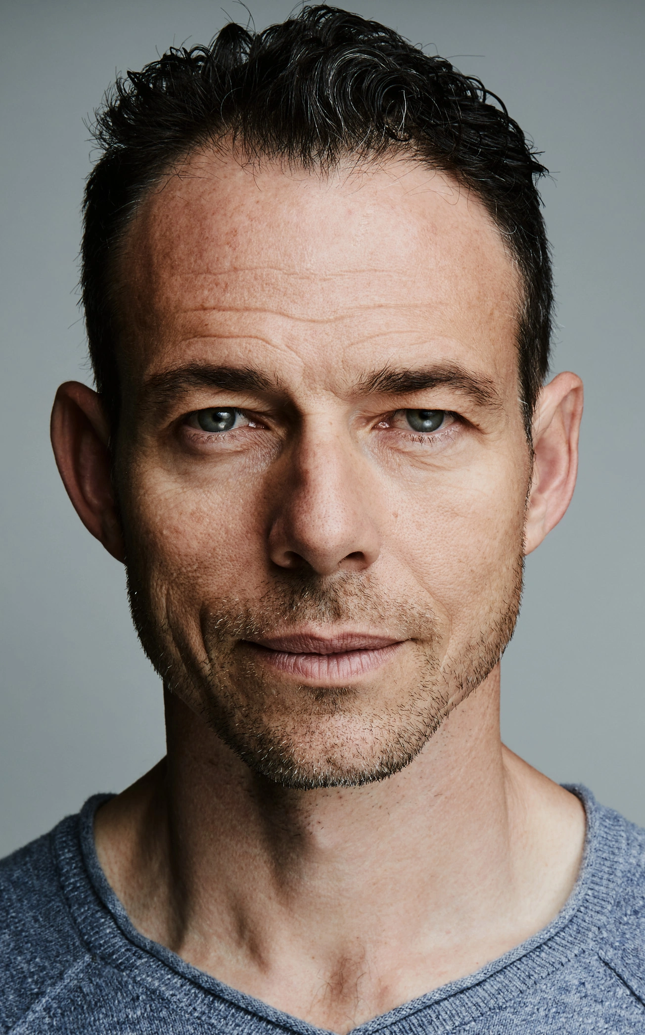 Christopher Showerman | Doblaje Wiki | Fandom, image size:1304x2092