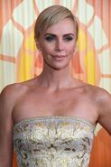 Charlize Theron, otra actriz que Dulce dobla frecuentemente.