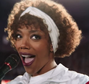 Whitney Houston (Naomi Ackie) en Quiero bailar con alguien: La historia de Whitney Houston.