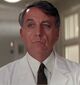 Decano Walcott (Bob Gunton) en Patch Adams.