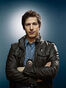 Detective Jacob "Jake" Peralta (1ª Voz) en Brooklyn 9-9 y Paradise PD.