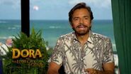 Eugenio Derbez invitando a utilizar la aplicación TheaterEars para ver la película doblada en español