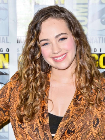 Mary Mouser | Doblaje Wiki | Fandom