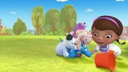 Doc-McStuffins-Season-1-Episode-17-Un-Bur-Able--Righty-On-Lefty