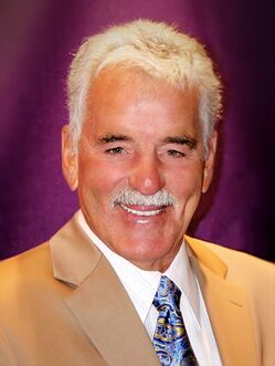 Dennis Farina in 2011.jpg