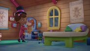 Doc-McStuffins-Season-3-Episode-22-Hallie-Halloween--Don-t-Fence-Me-In