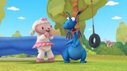 Lambie y Stuffy ( characters of doc mcstuffins )