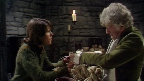 Le Docteur explique à Sarah Jane son plan pour protéger le Château de Wessex (DW: The Time Warrior)