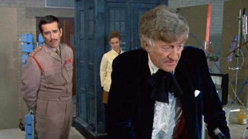 Le Brigadier, Liz et le Docteur (DW: Spearhead from Space)