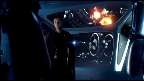 Rory cybermen.jpg (131 kio) Rory Williams pose un ultimatum aux Cybermen (DW: A Good Man Goes to War)