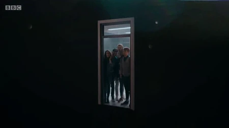 Les héros réalisant que la salle de classe a été déplacée.