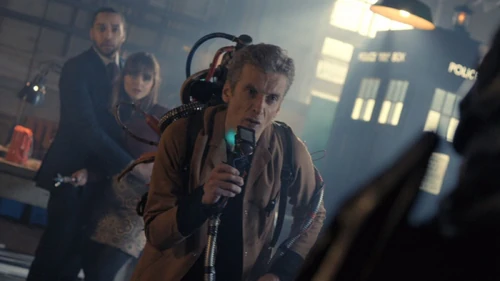 Le Docteur réussit à contrôler le Blitzer Skovox (DW: The Caretaker)