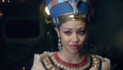 Néfertiti Néfertiti était Reine d’Égypte en l'an 1334 avant JC et la femme du...