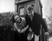  y  vuelven a casa en  después de sus viajes con  (: ).