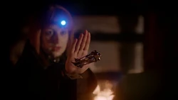 7x01 - Asylum of the Daleks - 01