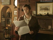 Контейнер «часы» Арки Хамелеон на каминной полке в апартаментах Доктора