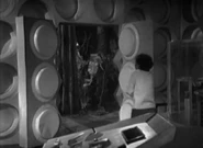 Doctor.Who.Classic.s01e02b-The.Survivors.DVDRip.Rus-Eng.1001cinema.ru-(042553)15-20-23-.jpg (27 КБ) Сьюзан нашла лекарства и силой воли заставила себя идти обратно