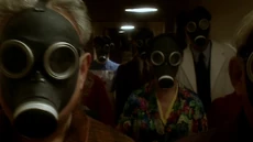 Пациенты-зомби в противогазах