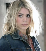 Роза Тайлер Актриса: Билли Пайпер. Сведения: 19-тилетняя девушка, работавшая до встречи с Доктором в магазине одежды. Путешествовала с Девятым и Десятым Докторами, позже осталась в параллельном мире.